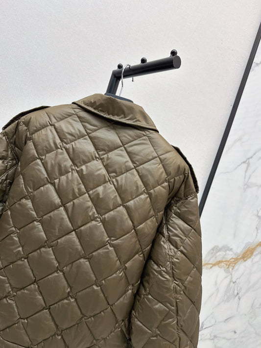 Diamond-patterned lapel short down jacket