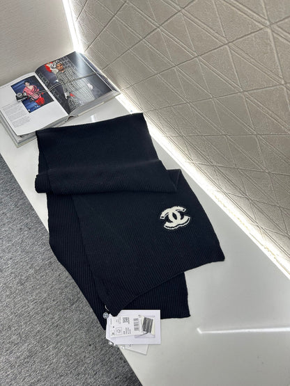 Cashmere knitted scarf