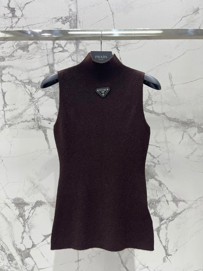 25fw Half high neck triangular vest