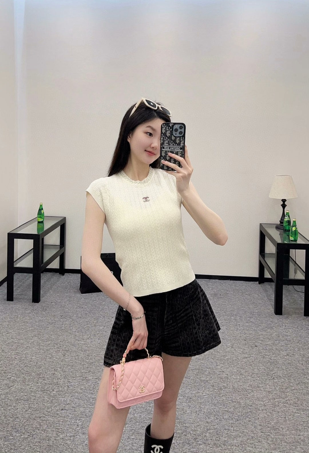 25 Spring and Summer New Pearl Round Neck Knitted Short Sleeve Top