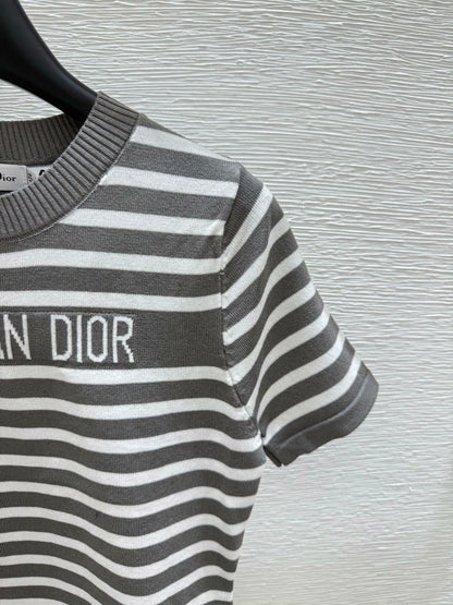 25 Summer striped knitted round neck short sleeves