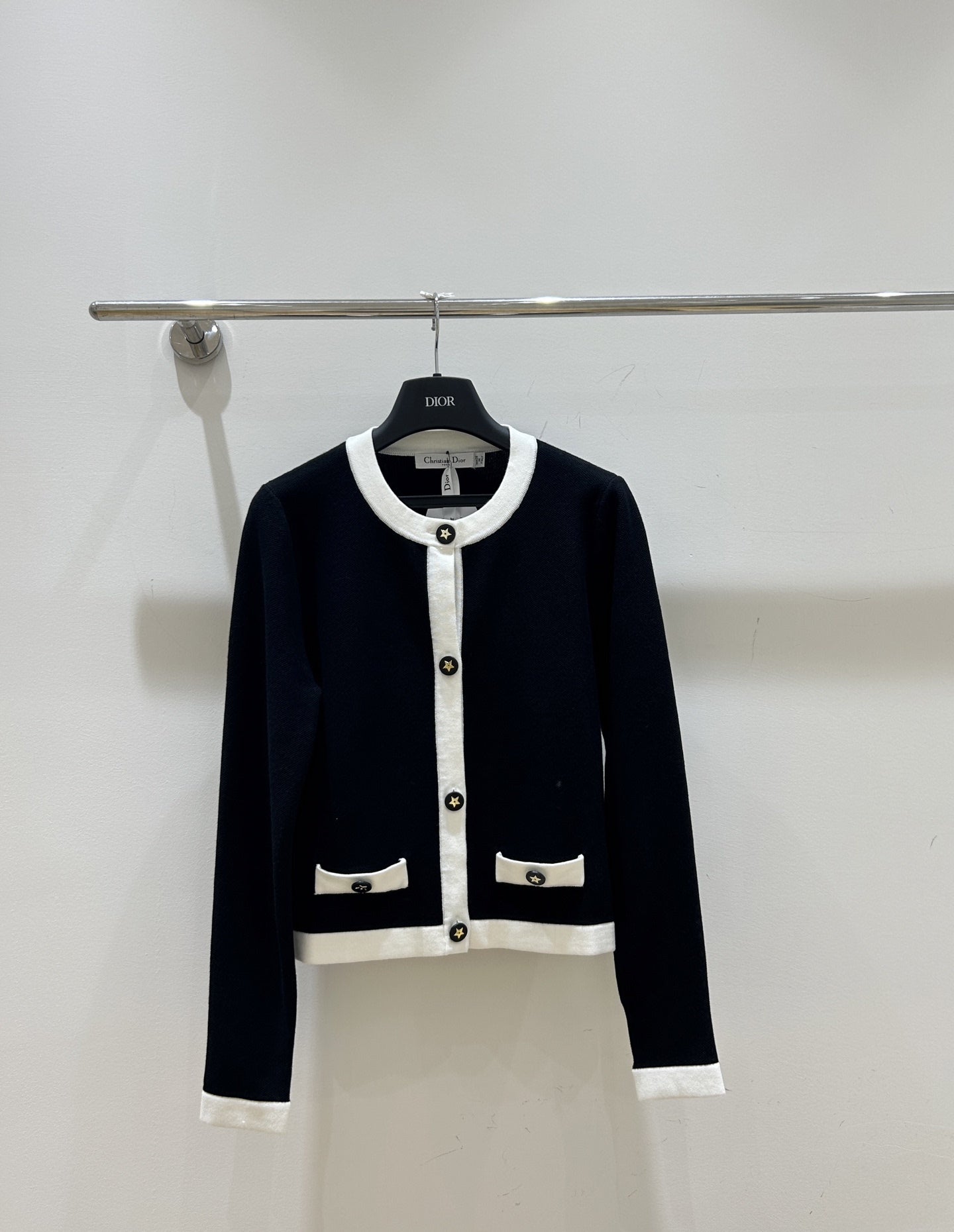25 black and white colorblock knitted cardigan