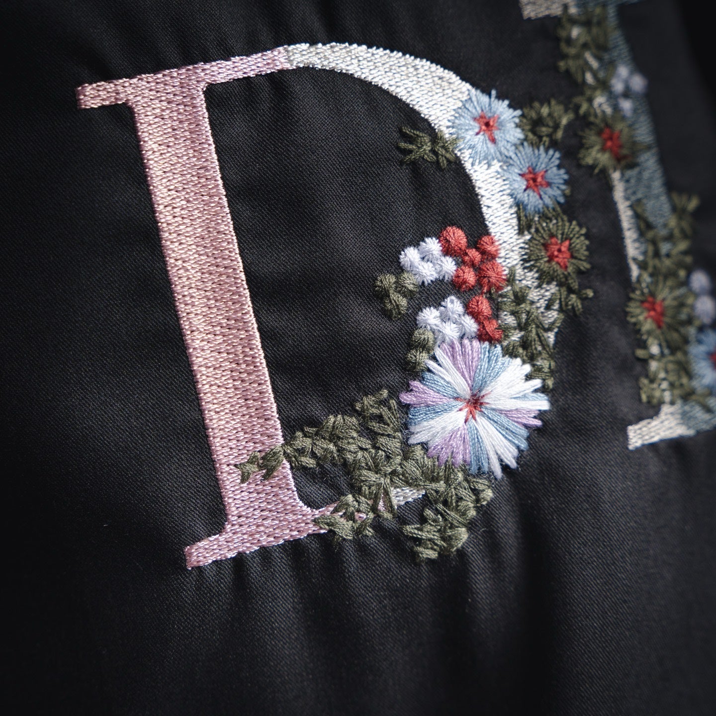 25 Gradient Floral Embroidered Long-Sleeved Shirt