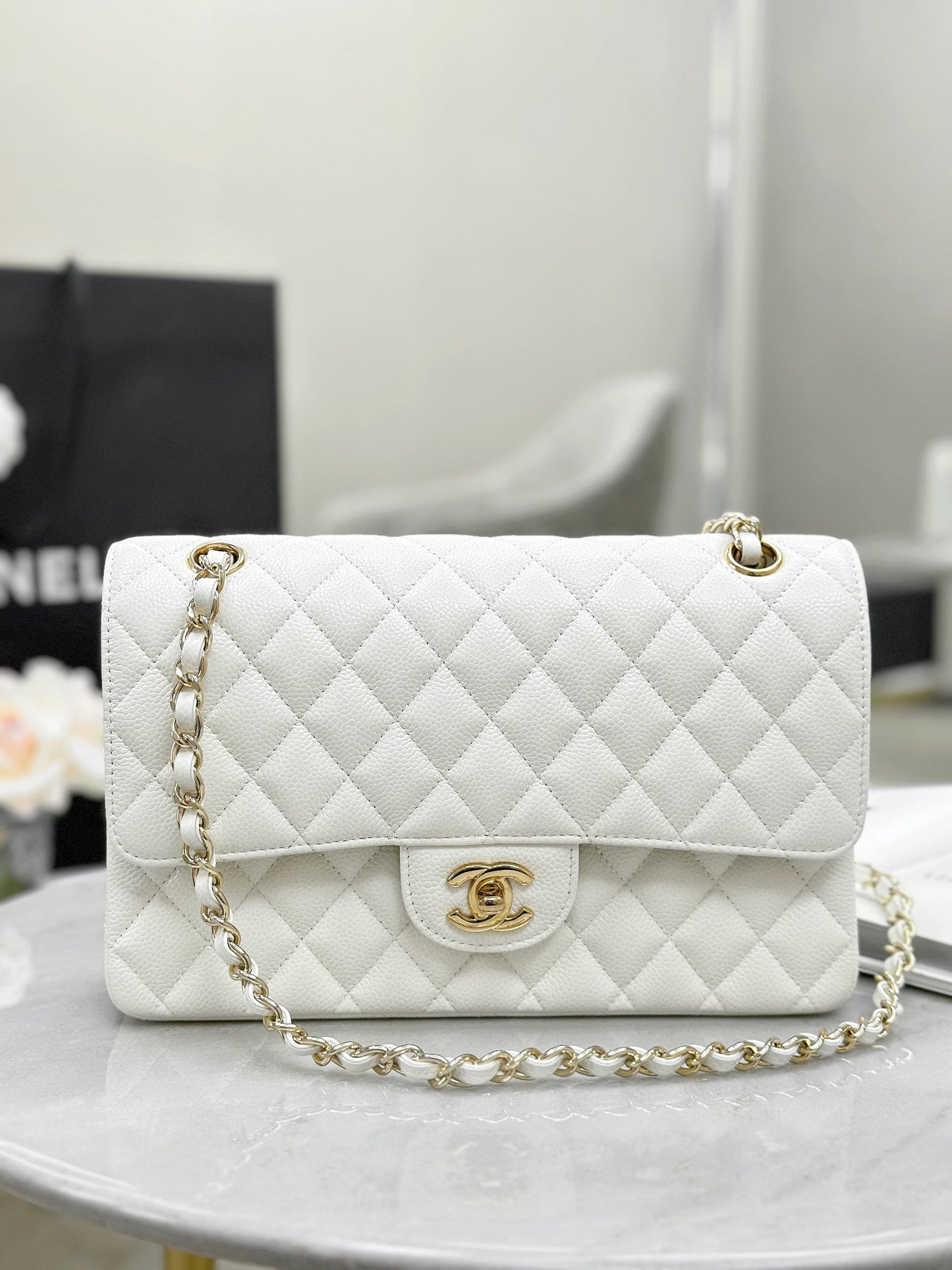 𝟐𝟓𝐂𝐦 White Ball Gold--lambskin