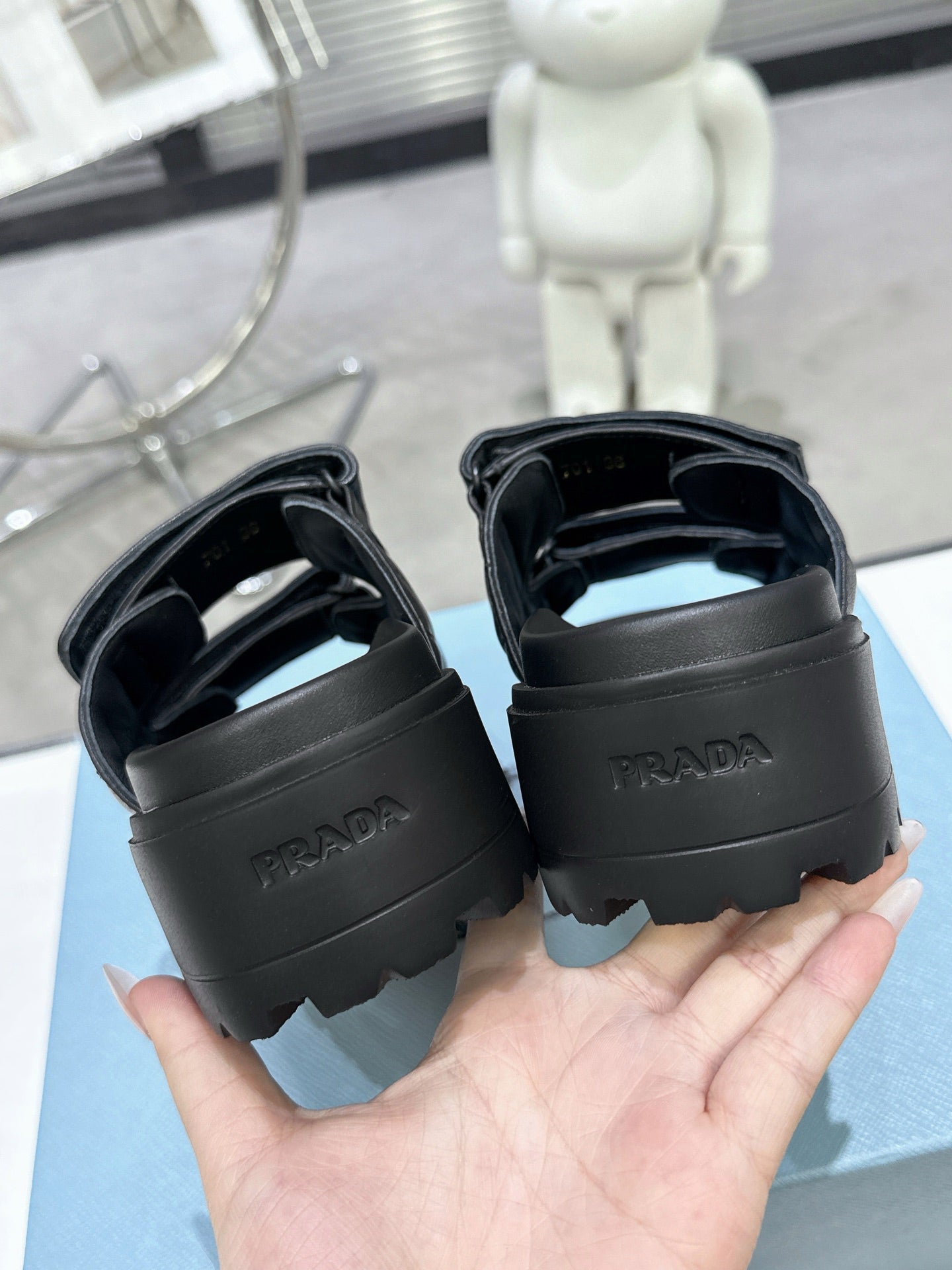 Thick bottomed double button cooler