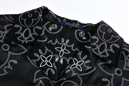 Arabesque boot thread embroidered short-sleeved shirt