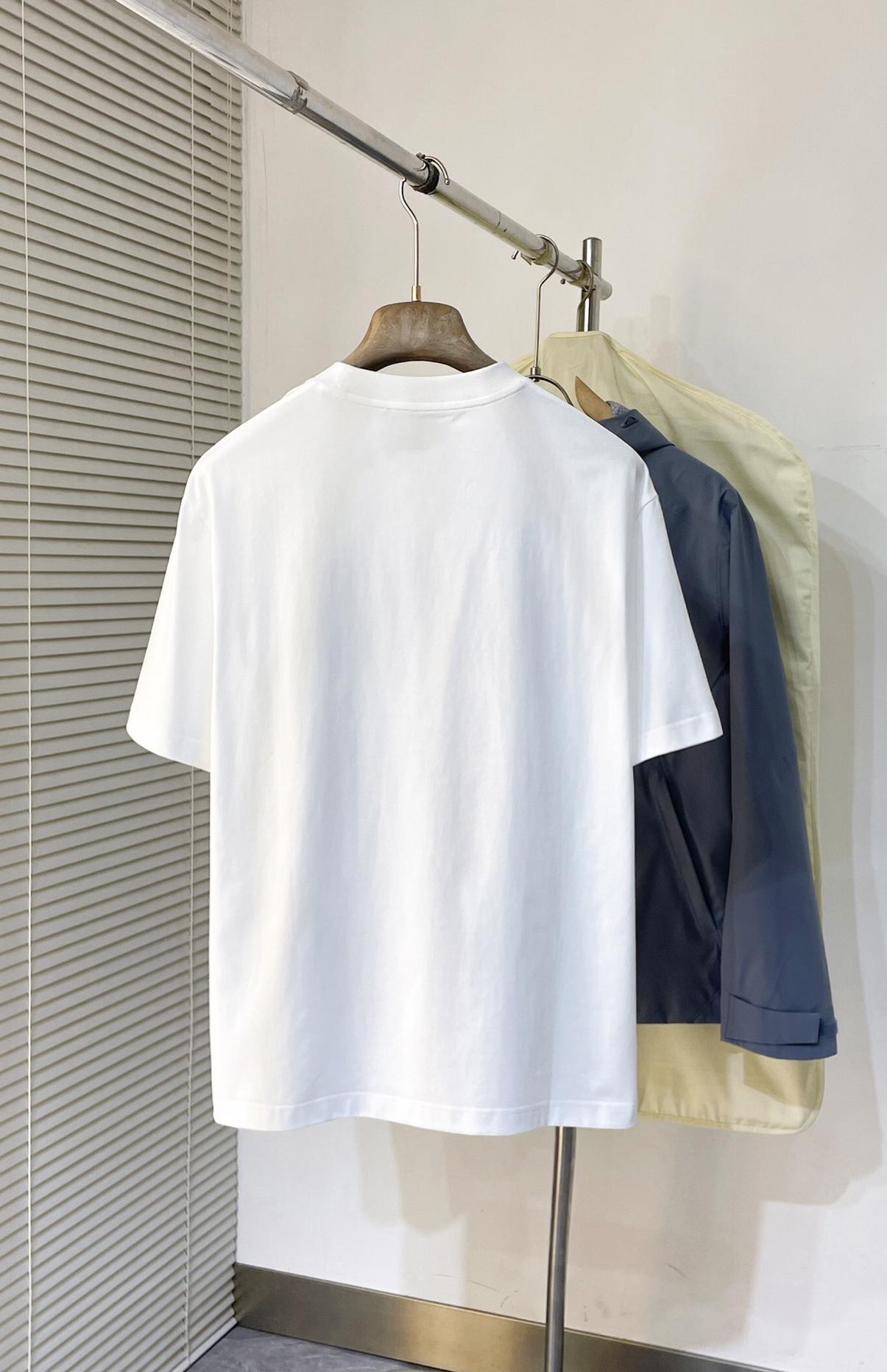 Spring/Summer new metal logo on chest t-shirt