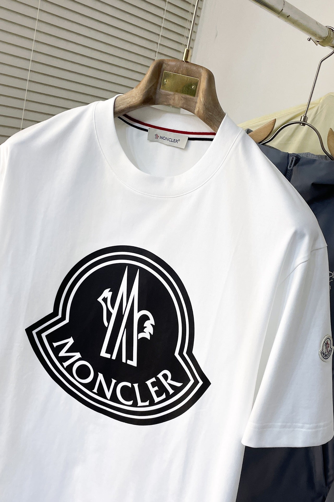 Spring/Summer new metal logo on chest t-shirt