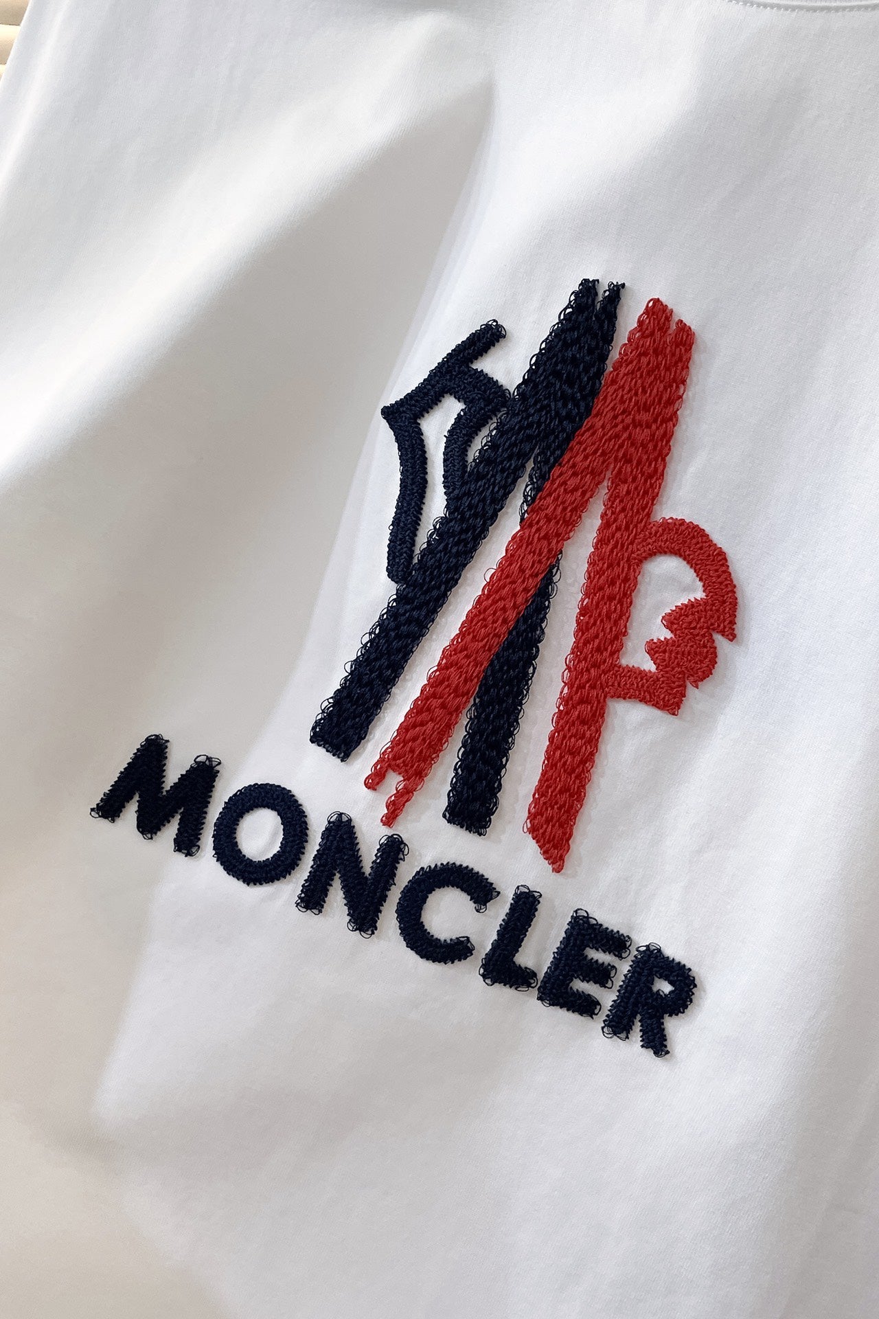 Spring/Summer new metal logo on chest t-shirt