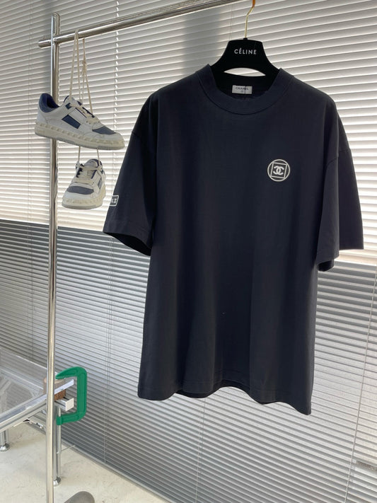 Three-dimensional silicone technology t-shirt
