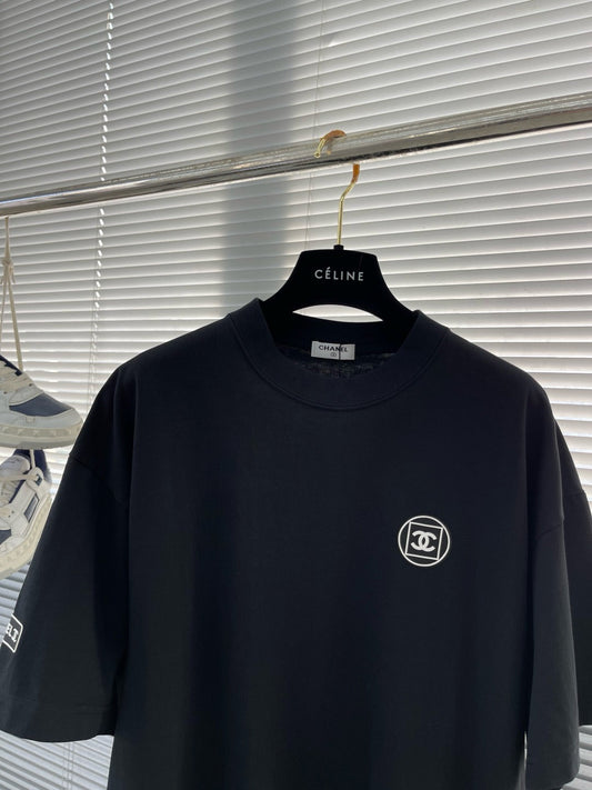 Three-dimensional silicone technology t-shirt