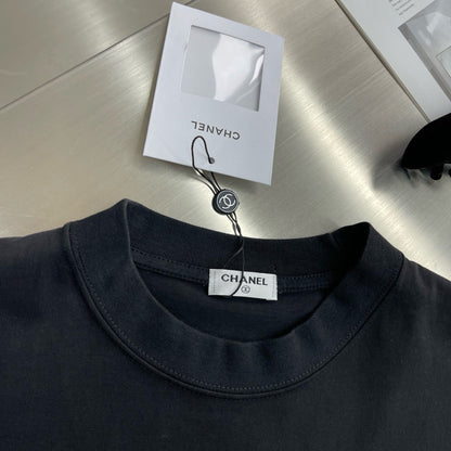 Three-dimensional silicone technology t-shirt