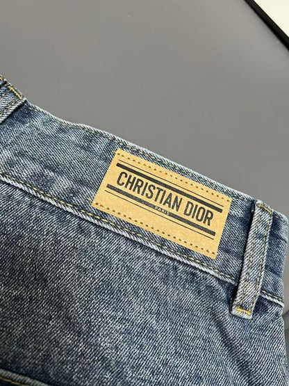 Gradient printed hemmed jeans