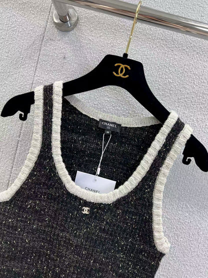 New hidden-design slim-fit knit vest