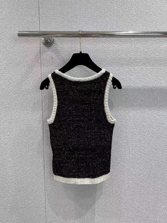 New hidden-design slim-fit knit vest