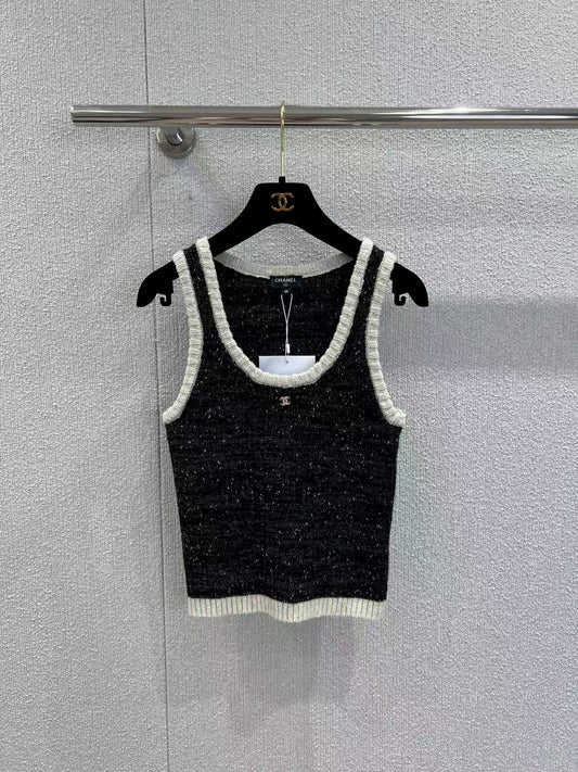 New hidden-design slim-fit knit vest