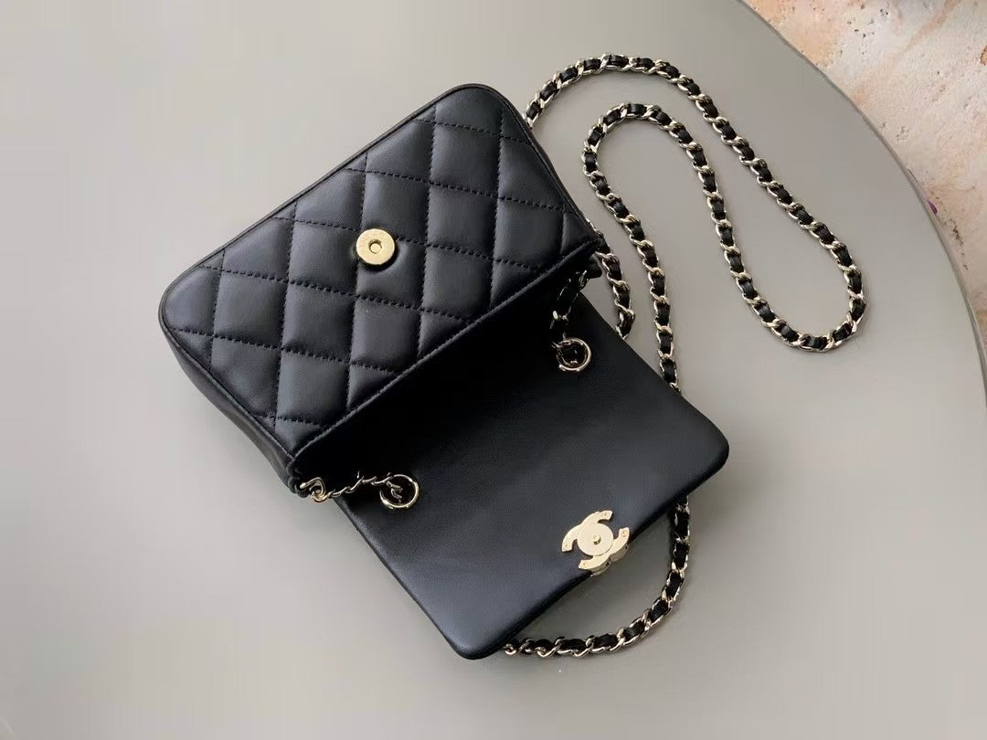 25 Black Trapezoidal Flap Bag