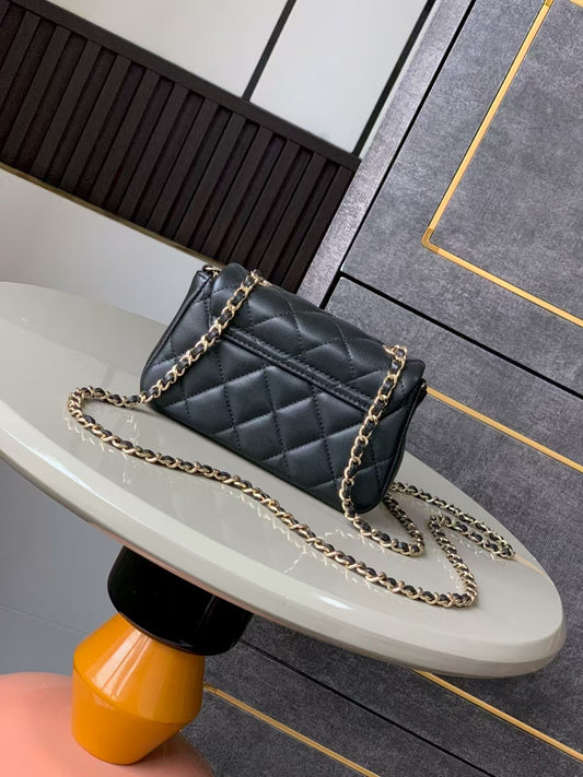 25 Black Trapezoidal Flap Bag