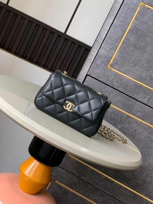 25 Black Trapezoidal Flap Bag