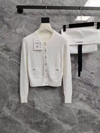 25 new white knitted cardigan