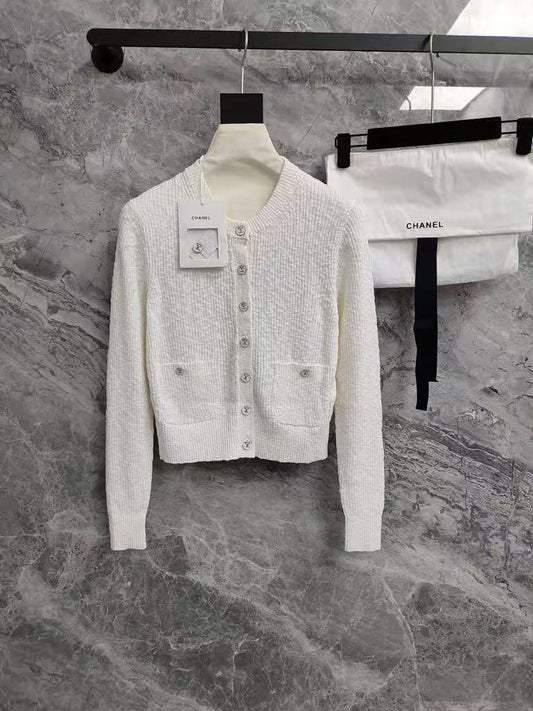 25 new white knitted cardigan