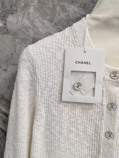 25 new white knitted cardigan