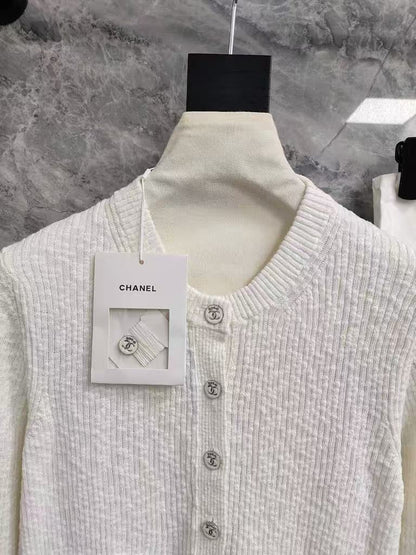 25 new white knitted cardigan