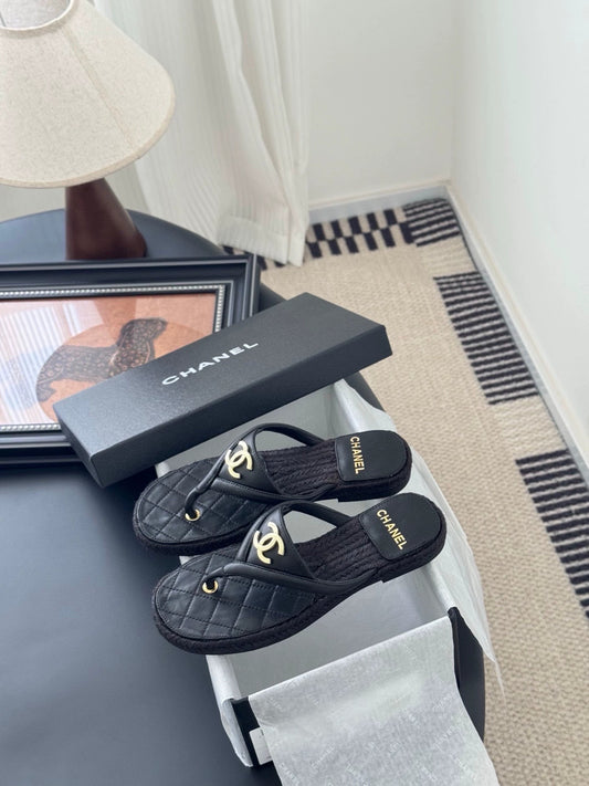 25 new diamond-patterned straw slippers