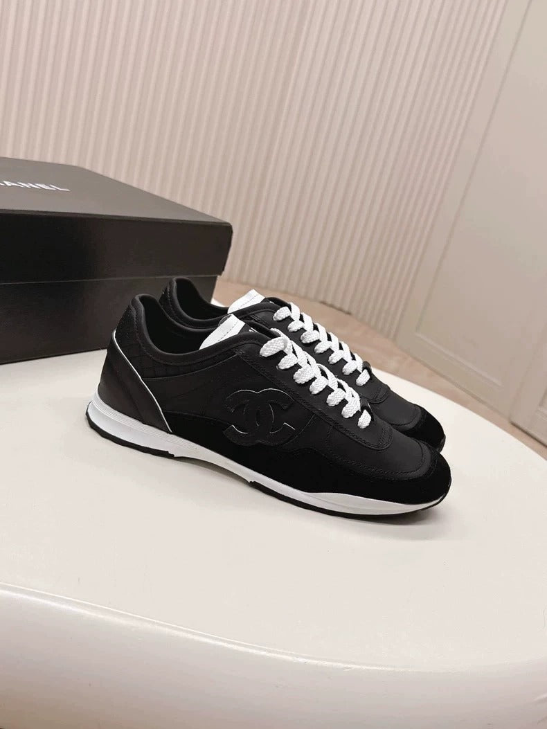 25 Comic Series Dexterity Shoes White Black