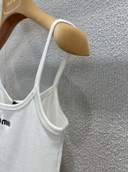25 Lettering embroidered camisole