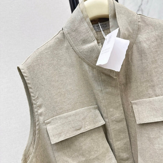 Minimalist Tailored Vest – Elegant & Slimming