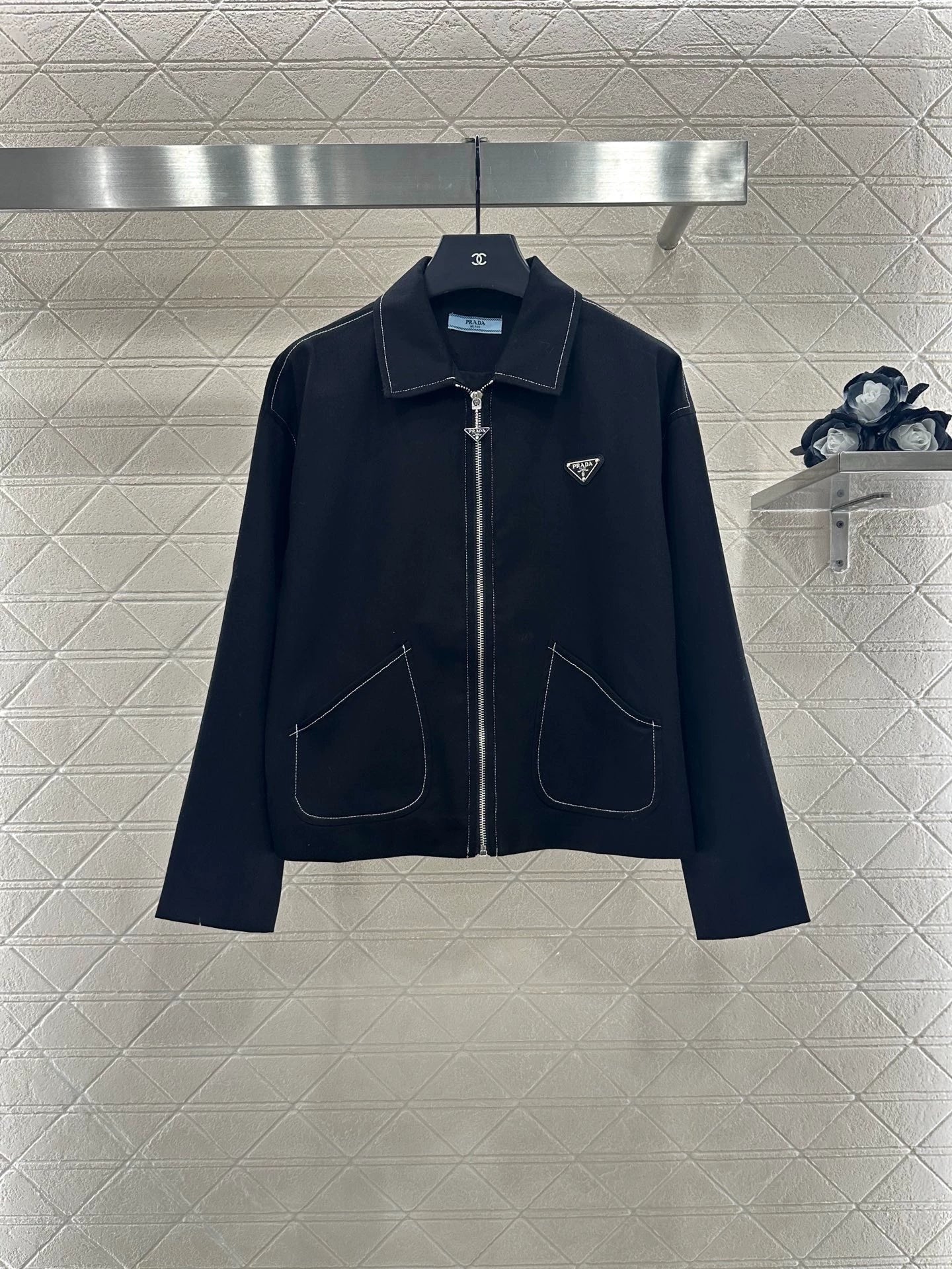 P 25 Zippered Outline Lapel Jacket
