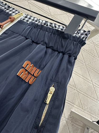 Mi 25 High-waisted zippered skirt