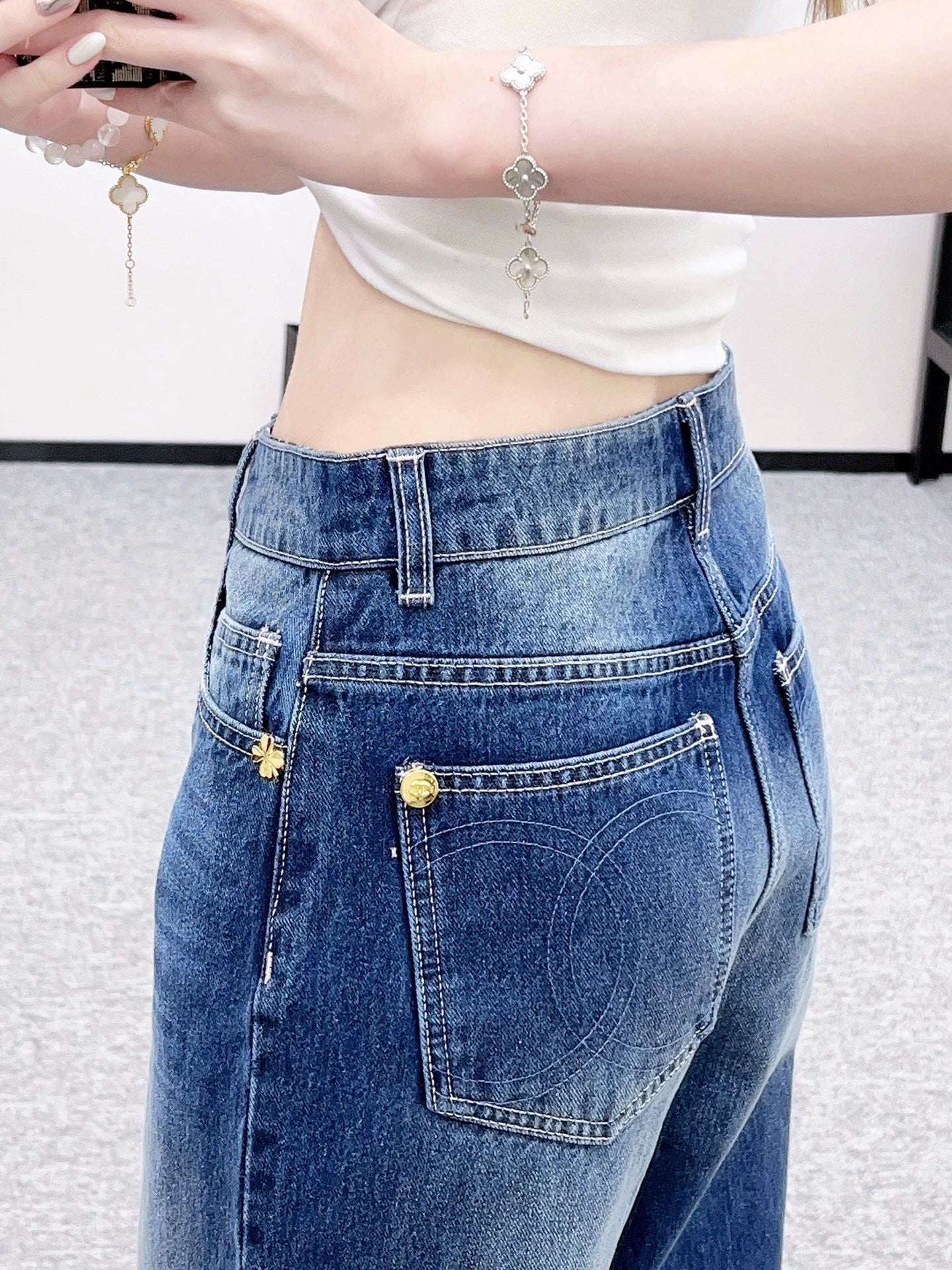 2025 High waisted white pleated denim pants