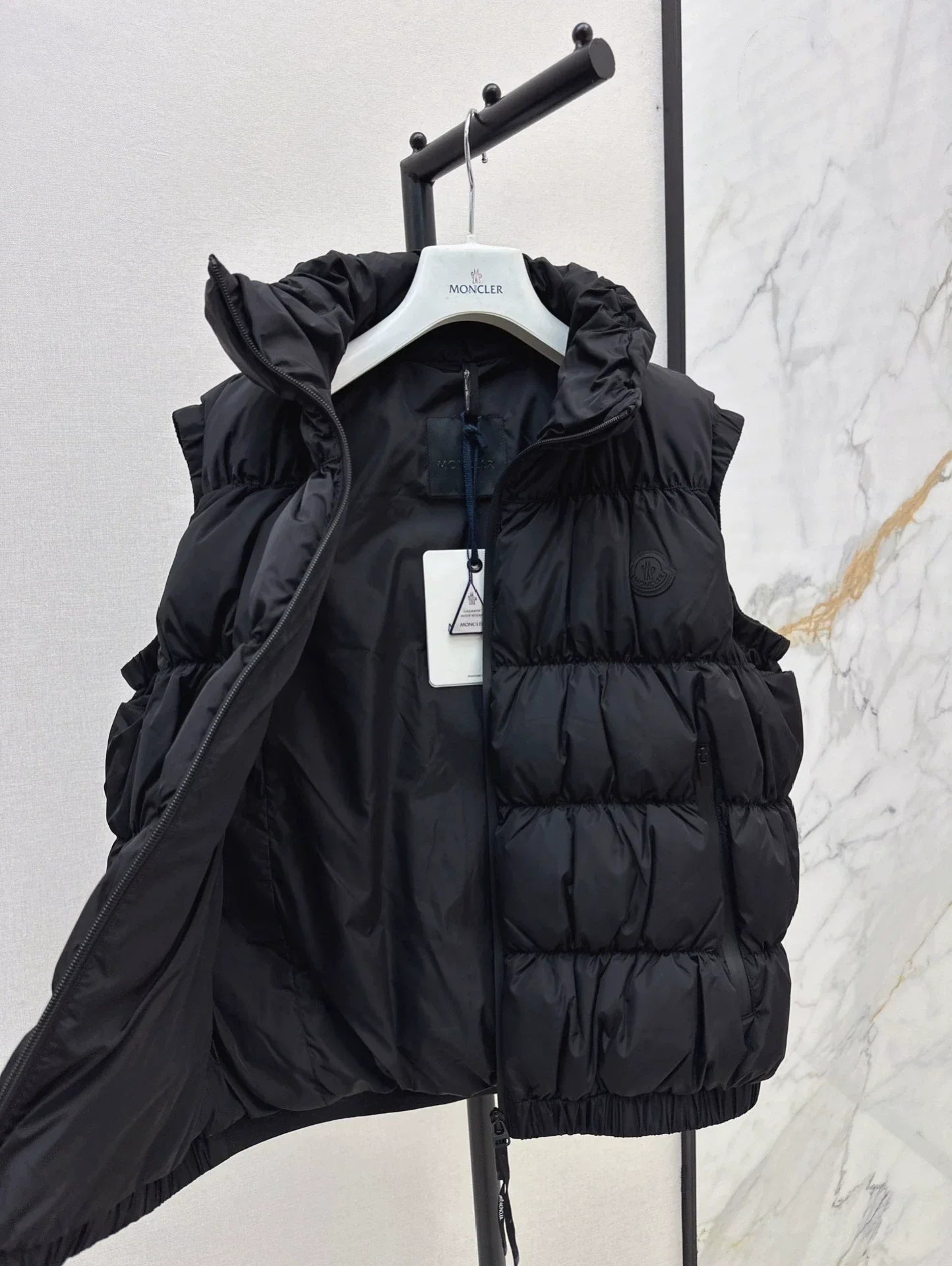 25 Collar decoration down vest
