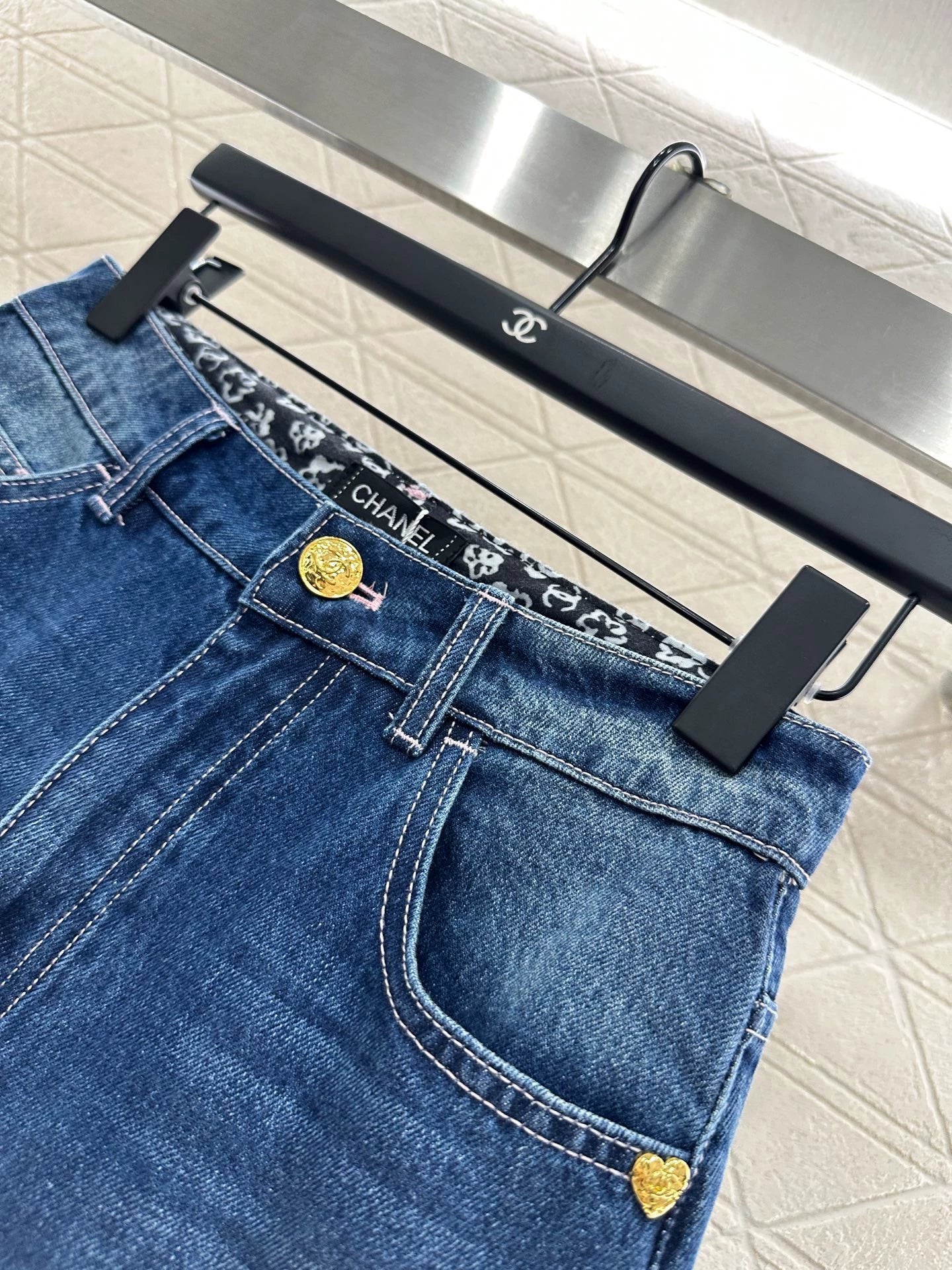 2025 High waisted white pleated denim pants