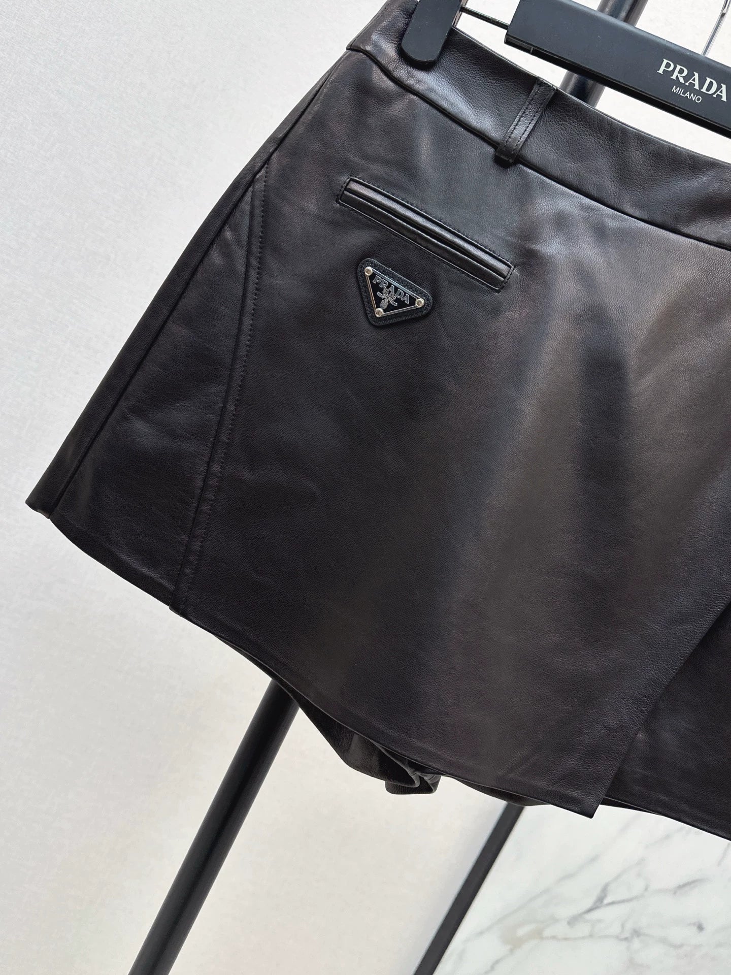 25fw Triangle logo sheepskin pants skirt
