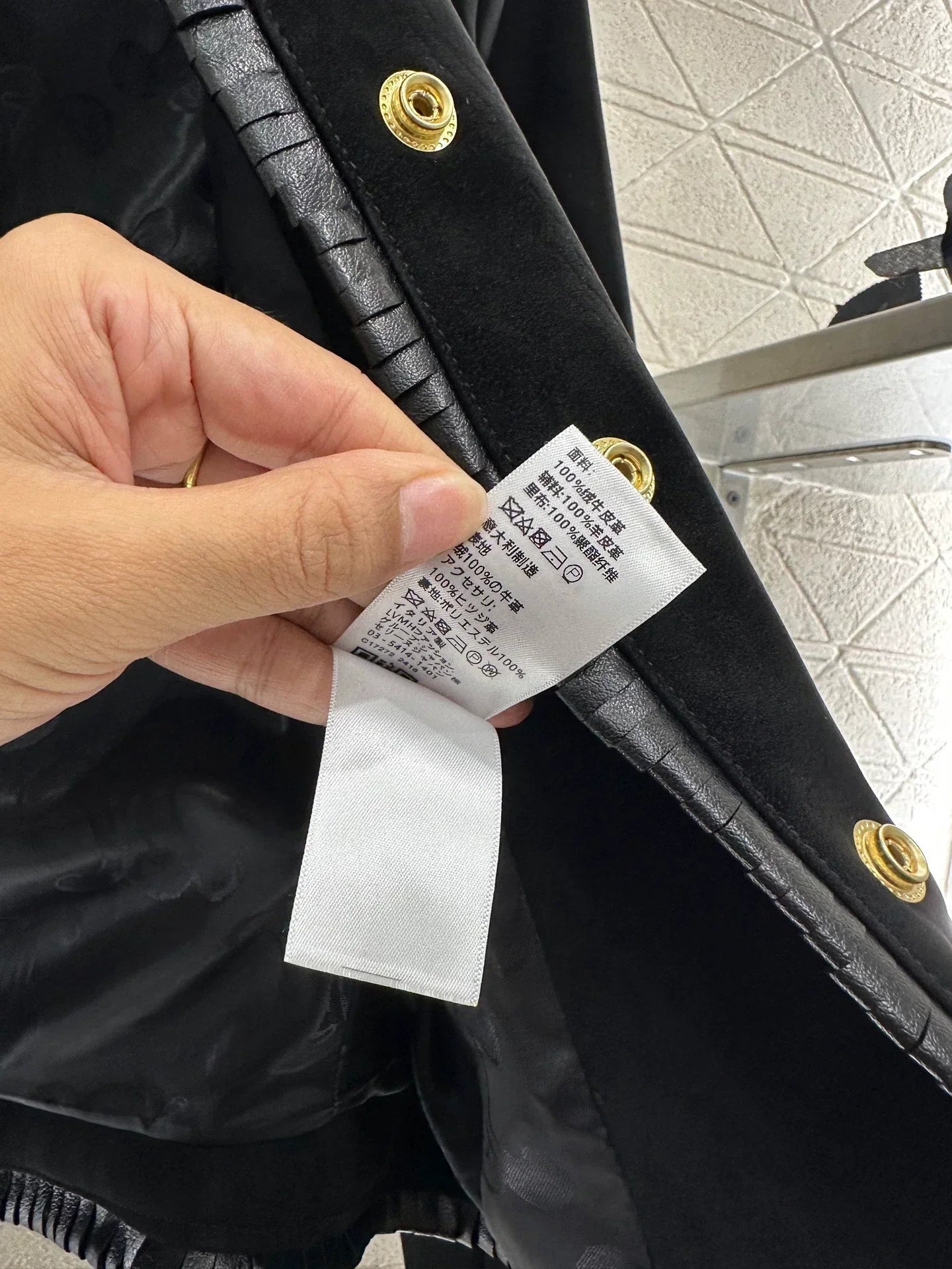 25 Genuine leather jacket and skirt set.