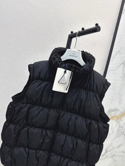 25 Collar decoration down vest