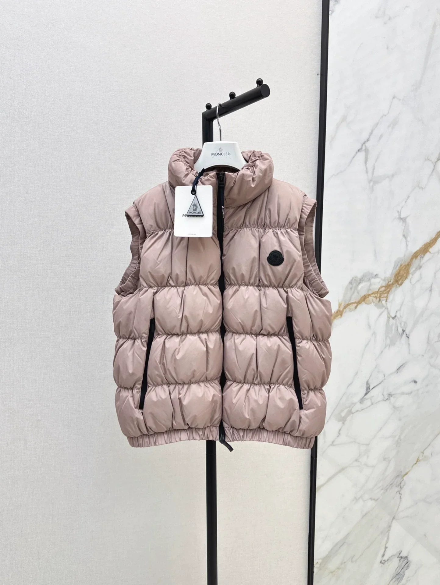 25 Collar decoration down vest