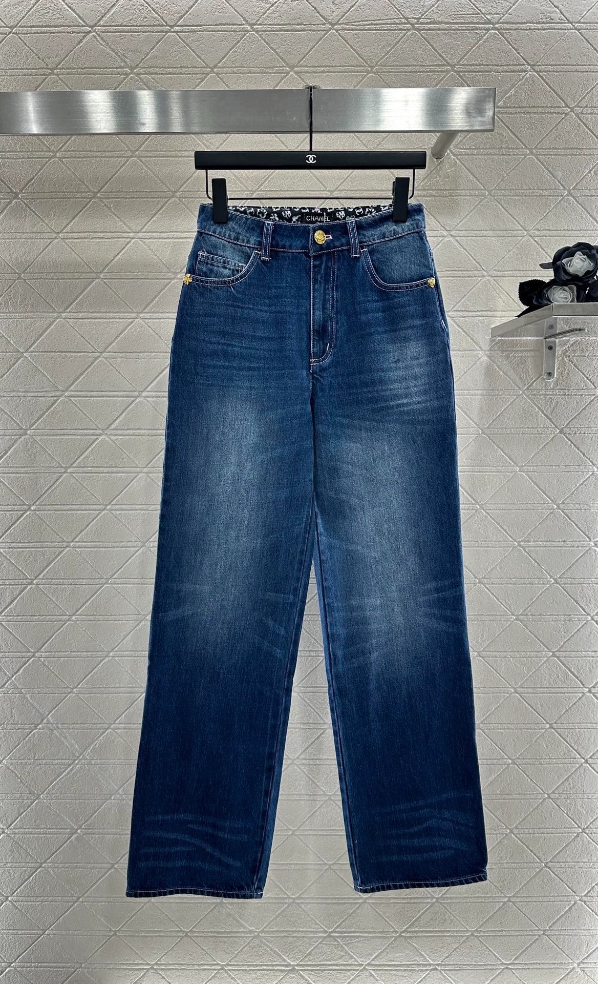 2025 High waisted white pleated denim pants