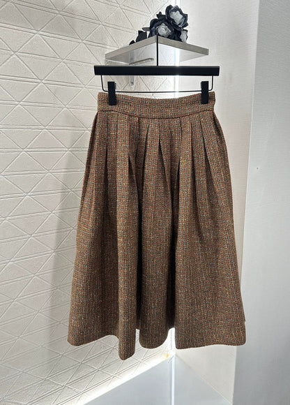 C 25 new styles featuring a lapel dress with beaded hem and skirt set