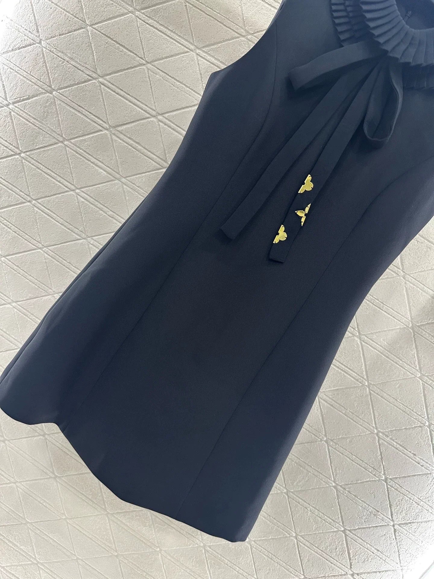 L 25 Bow Sleeveless Dress