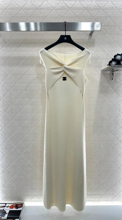 25 Off-the-shoulder knitted vest dress