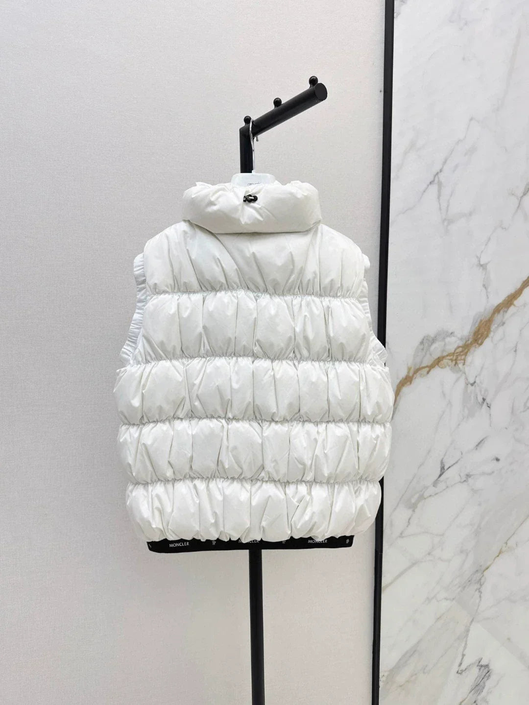 25 Collar decoration down vest