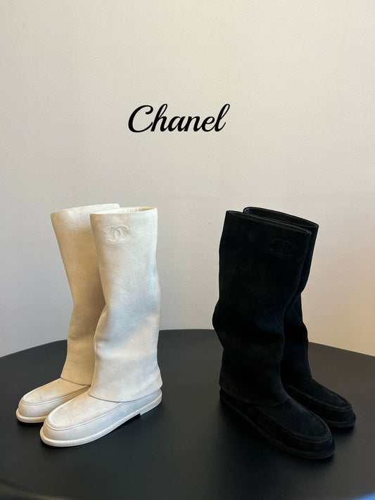 Suede boots