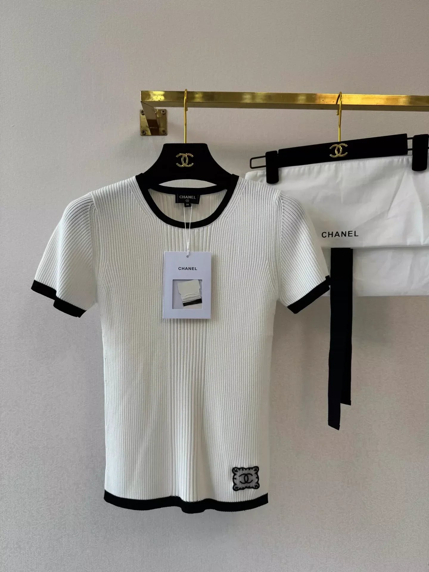 25 Summer new stitching round neck knitted top