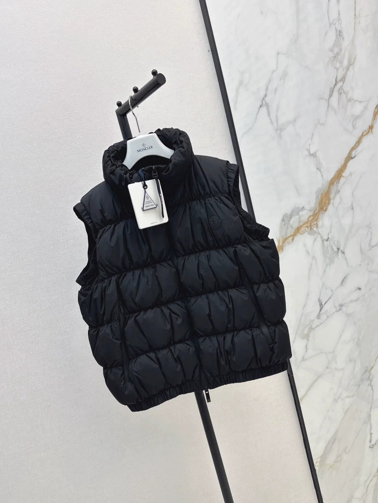 25 Collar decoration down vest