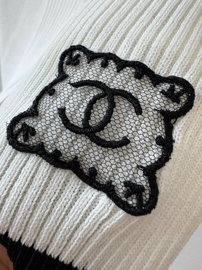25 Summer new stitching round neck knitted top