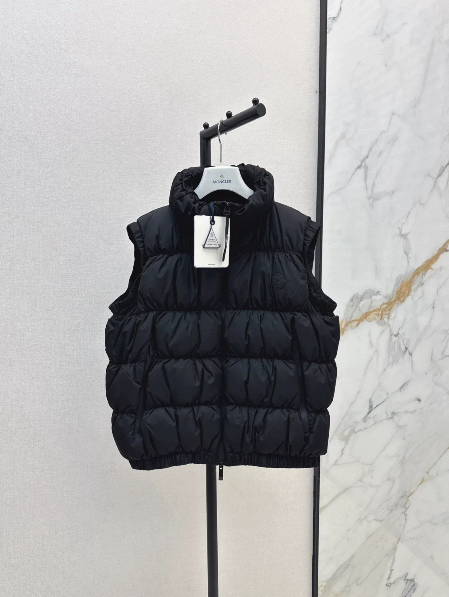 25 Collar decoration down vest